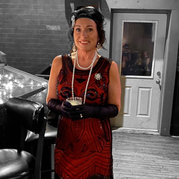 Meet your Posher, Stephanie - Picture 1 of 4